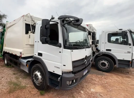 Equipamento para limpeza urbana da Lelu Locações